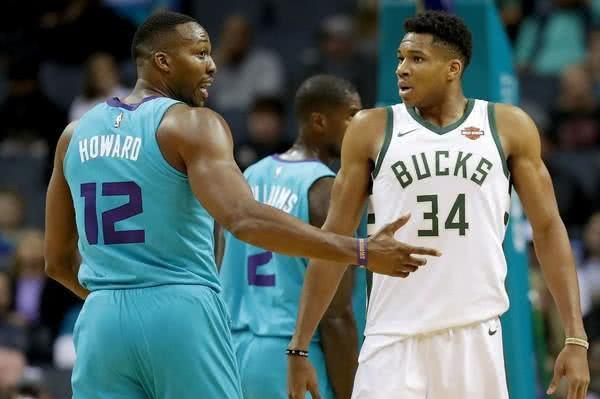  字母哥暴扣统治内线雄鹿轻取公牛